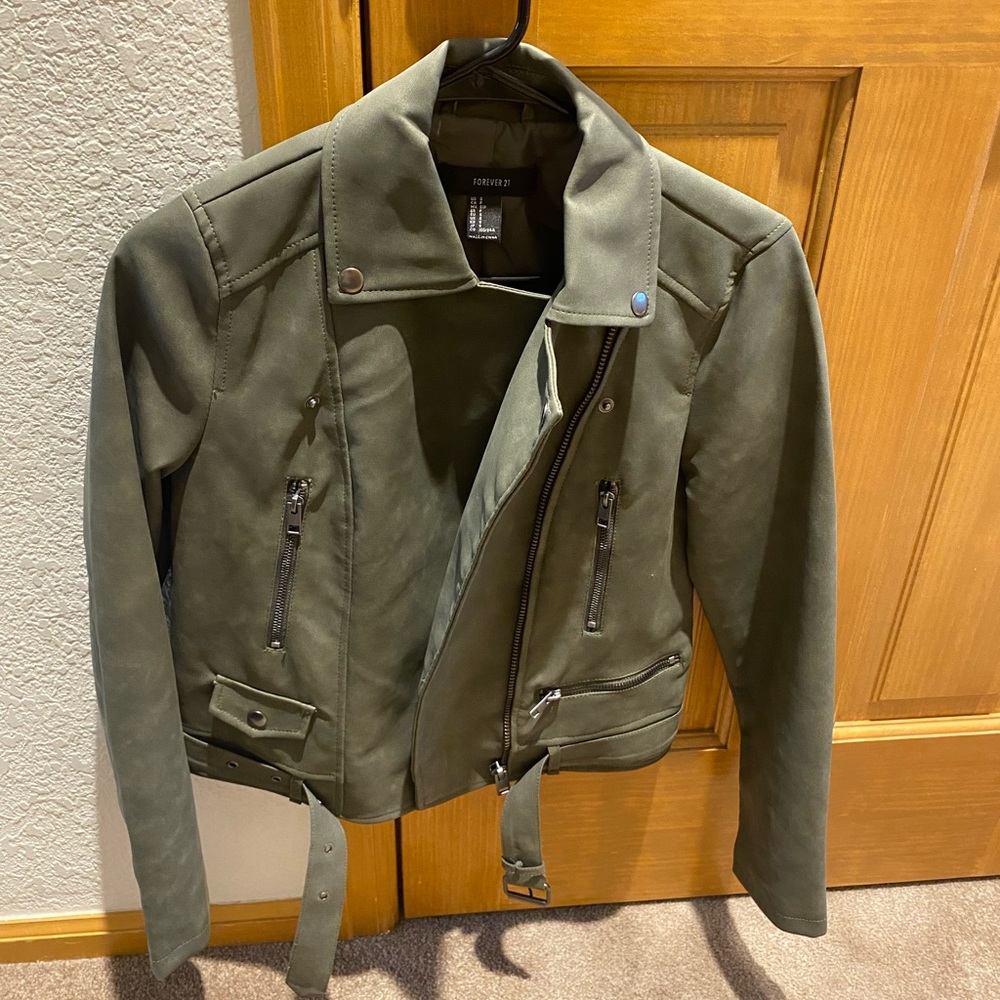 Super cute Forever 21 olive green faux leather jacket, worn once, size small.